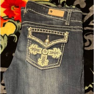 Never worn just washed. Women’s antique River jeans